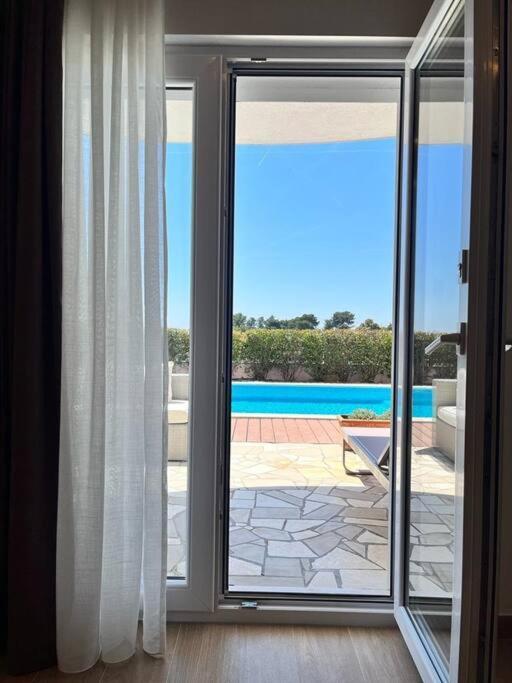 Blue Apartment With Shared Pool Split Exteriör bild