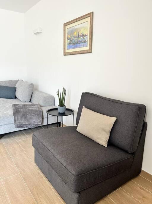 Blue Apartment With Shared Pool Split Exteriör bild