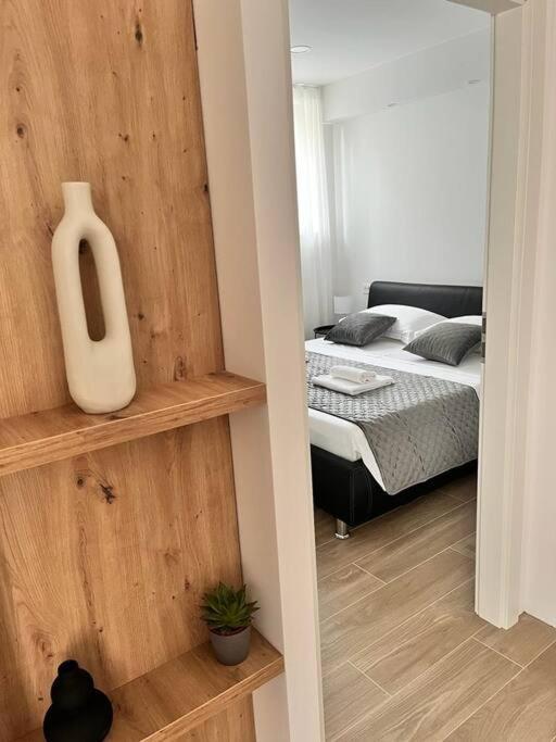 Blue Apartment With Shared Pool Split Exteriör bild