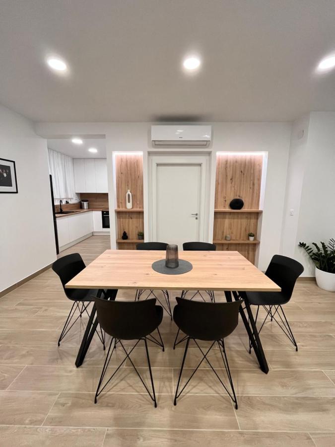Blue Apartment With Shared Pool Split Exteriör bild