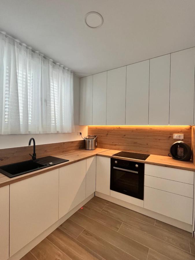 Blue Apartment With Shared Pool Split Exteriör bild